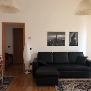 Casa Roma , Turate Włochy